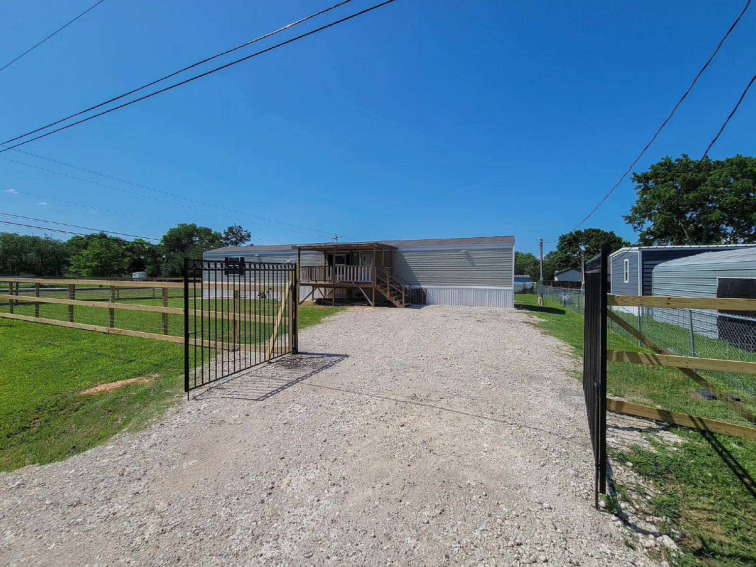 3 bed, 2.0 bath, 1064 sqft, $1,800 — Photo 3