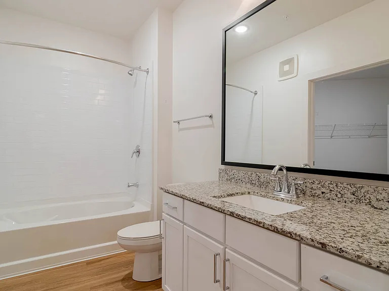 The Quincy Apartments — Photo 7