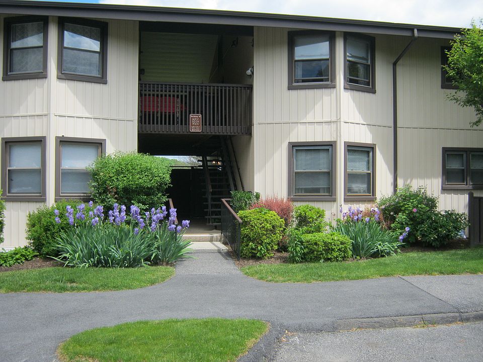 1st image of 18 Hastings Ct #L