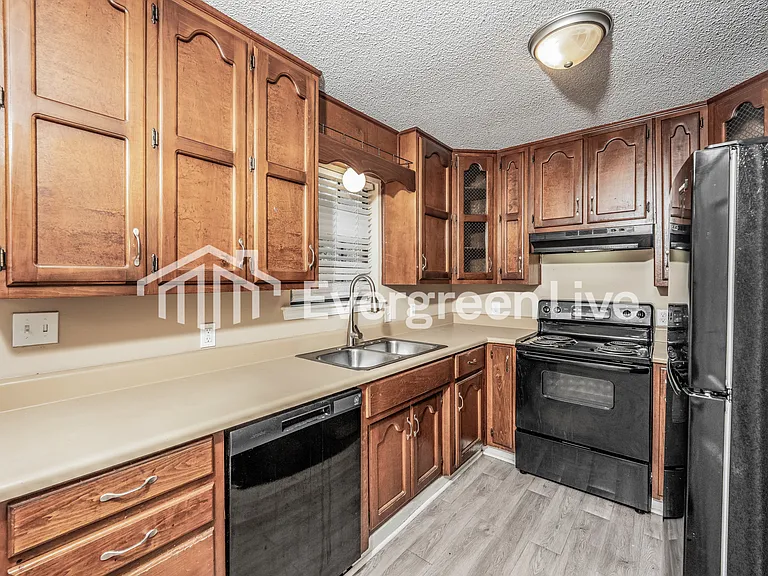 2657 Laburnum Dr — Photo 6
