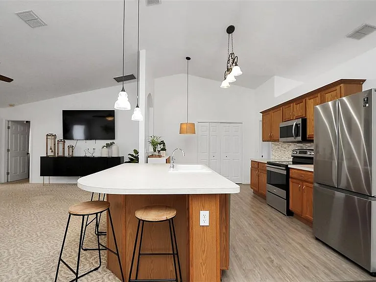 10648 SW 38th Ave — Photo 10
