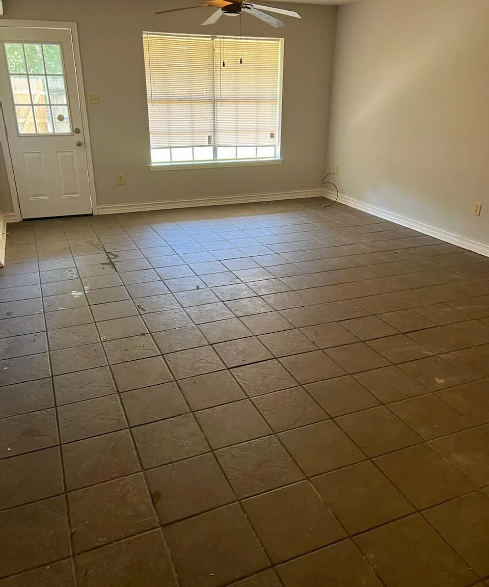 2 bed, 1.5 bath, 1250 sqft, $1,250 — Photo 2