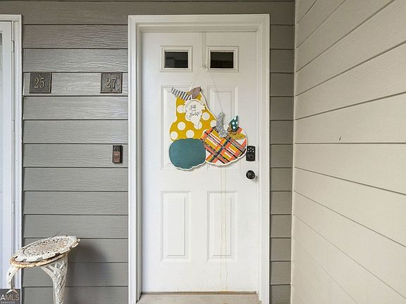 5th image of 27 Arbor End SE