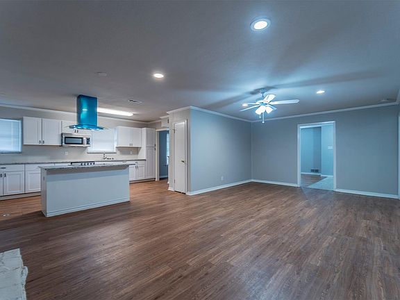 4th image of 3209 Pecan Ln