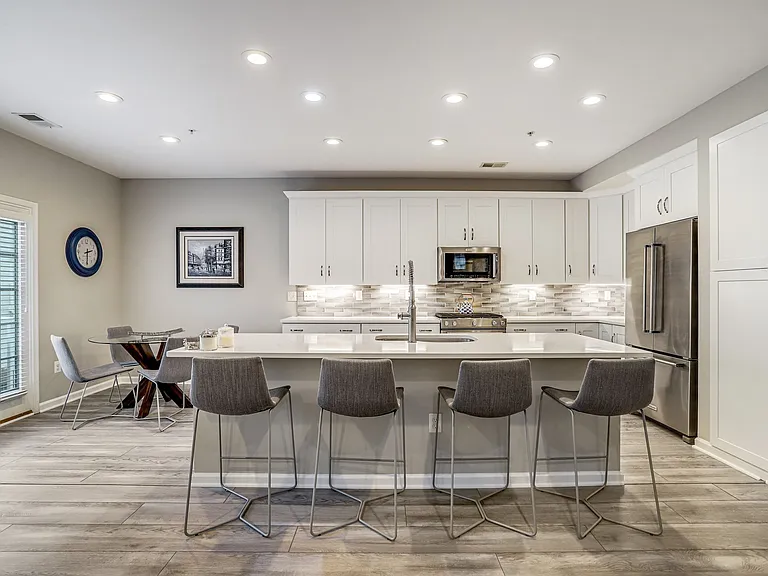 358 Urban Ave #358 — Photo 4