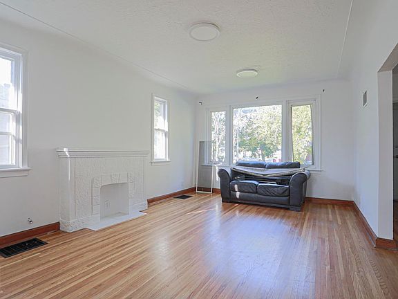 4th image of 13129 101st St NW