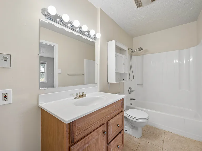 1135 W Washington St — Photo 9