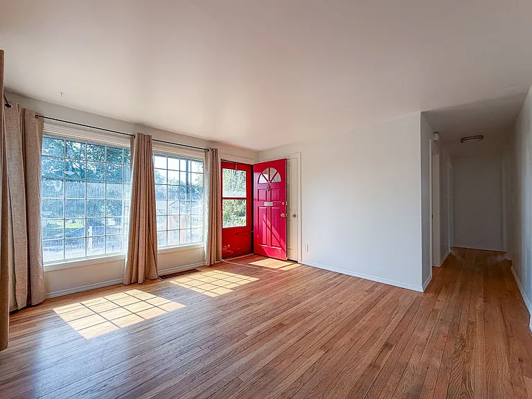 6119 N Braeburn Dr — Photo 1
