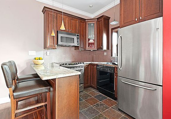 4th image of 69 S Oxford St APT 4D