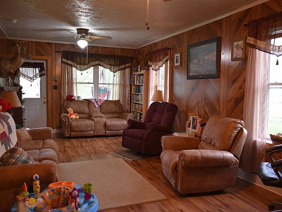 4th image of 120 Shennadoah Dr