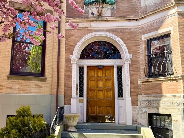 414 Beacon St #Penthouse 4, Boston, MA 02115