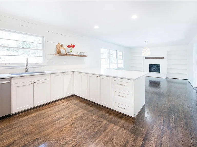 2733 Southview Dr — Photo 5