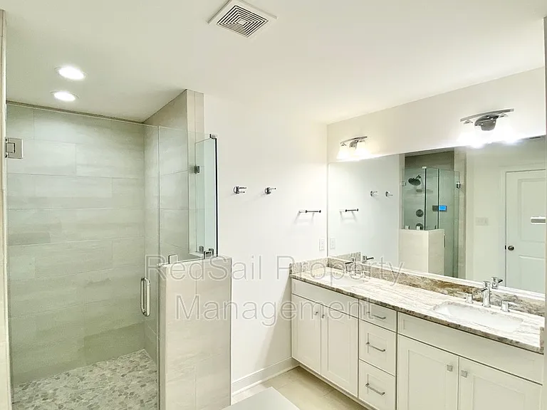 4808 Village Walk — Photo 15