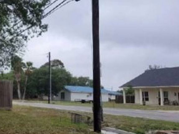 Exterior Neighborhood (street photo)