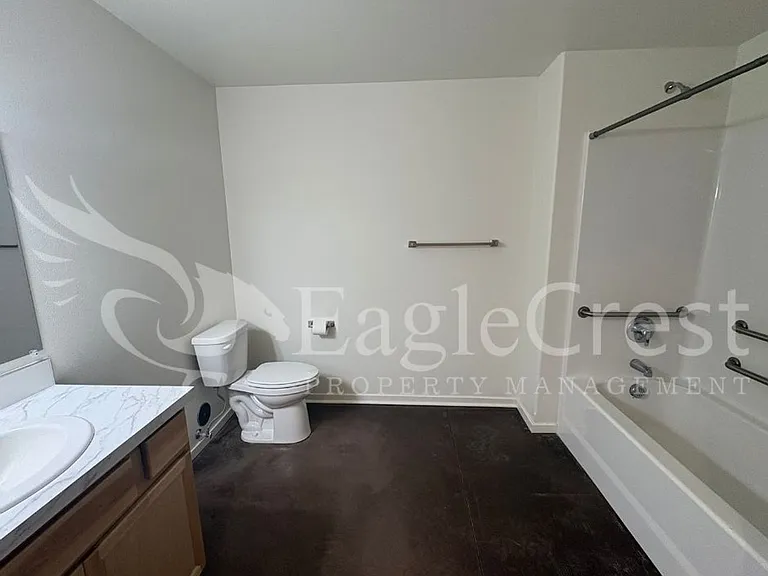 942 NE Spitzenburg St — Photo 42