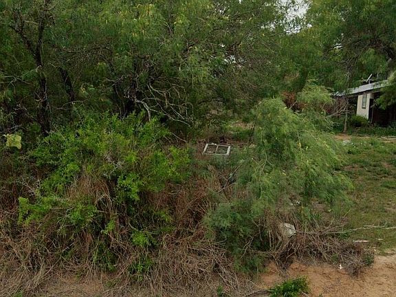 3rd image of 302 County Rd