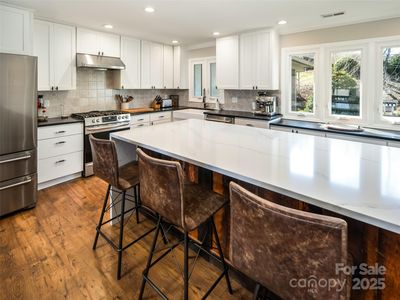 173 Glenburnie Ln, Flat Rock, NC, 28731