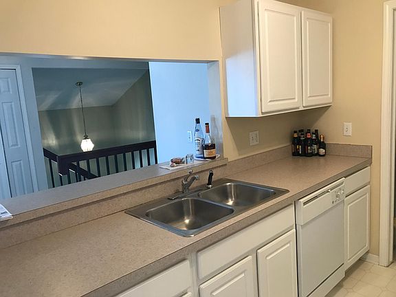 3rd image of 43287 Woodbridge Dr