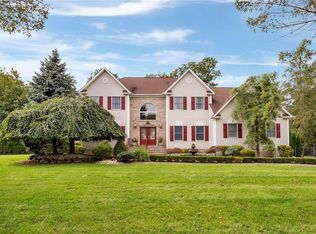 10 Kings Ct, Monroe Township, NJ