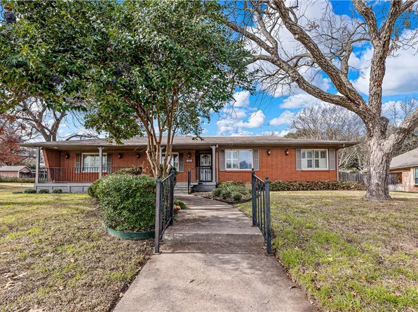 2300 Starr Dr, Waco, TX 76710