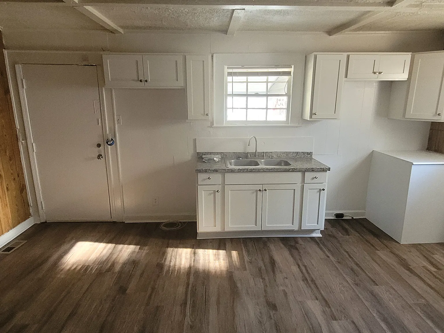 2 bed, 980 sqft, $1,300 — Photo 2