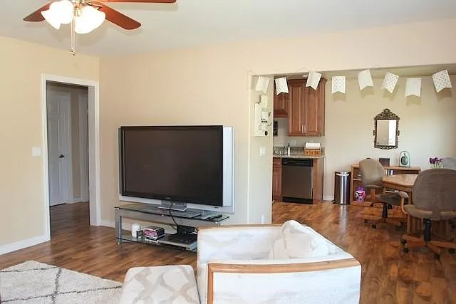 659 S Spruce St — Photo 2