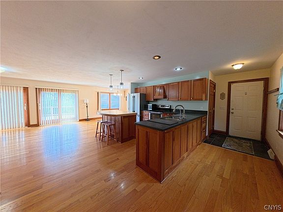 3rd image of 4034 Lafayette Rd