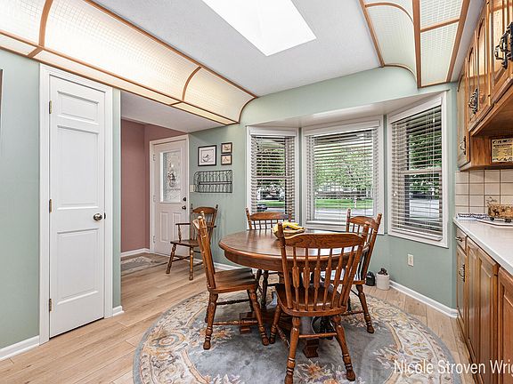 4th image of 4124 Cummings Ct NW