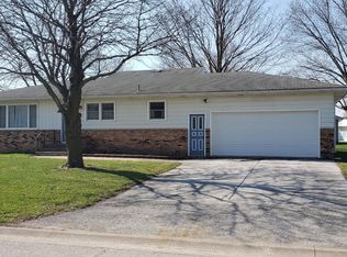 913 3rd St, Durant, IA 52747