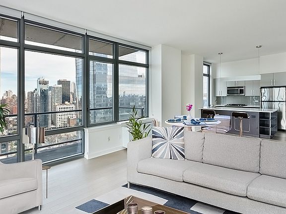 3rd image of 312 11th Ave APT 25a