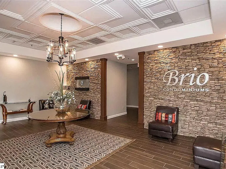 Front Lobby/Mailroom