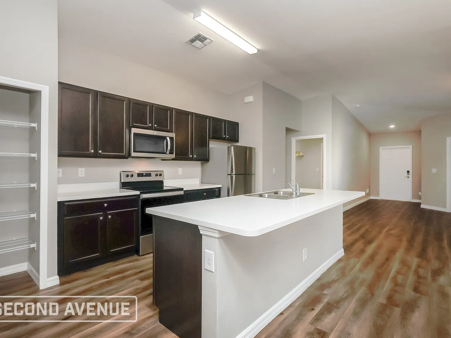 4 bed, 2.0 bath, 1833 sqft, $1,745 — Photo 3