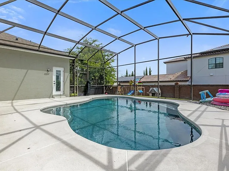 10175 Cove Lake Dr — Photo 2