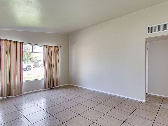 3rd image of 2055 W Marlette Ave