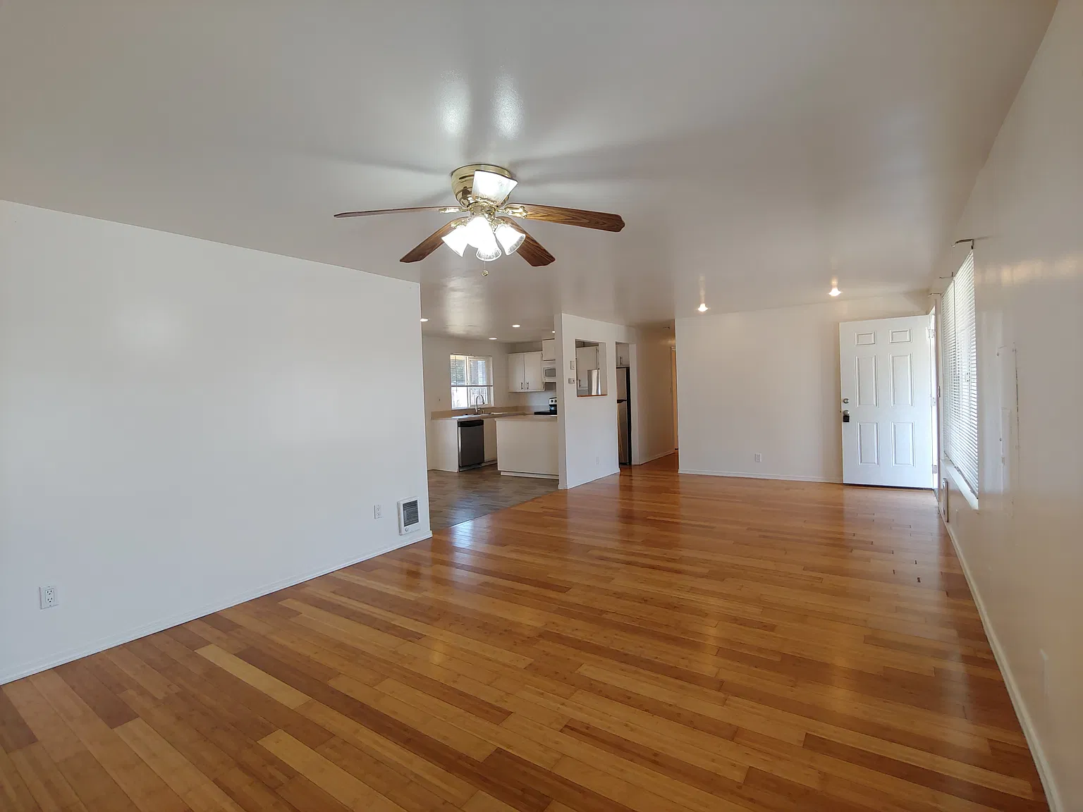 3 bed, 1272 sqft, $2,995 — Photo 3