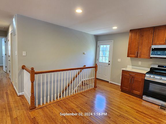 5th image of 10710 Vaughn St