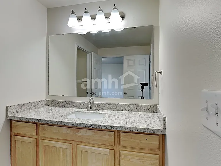 16627 Greenleaf Ave SE — Photo 17
