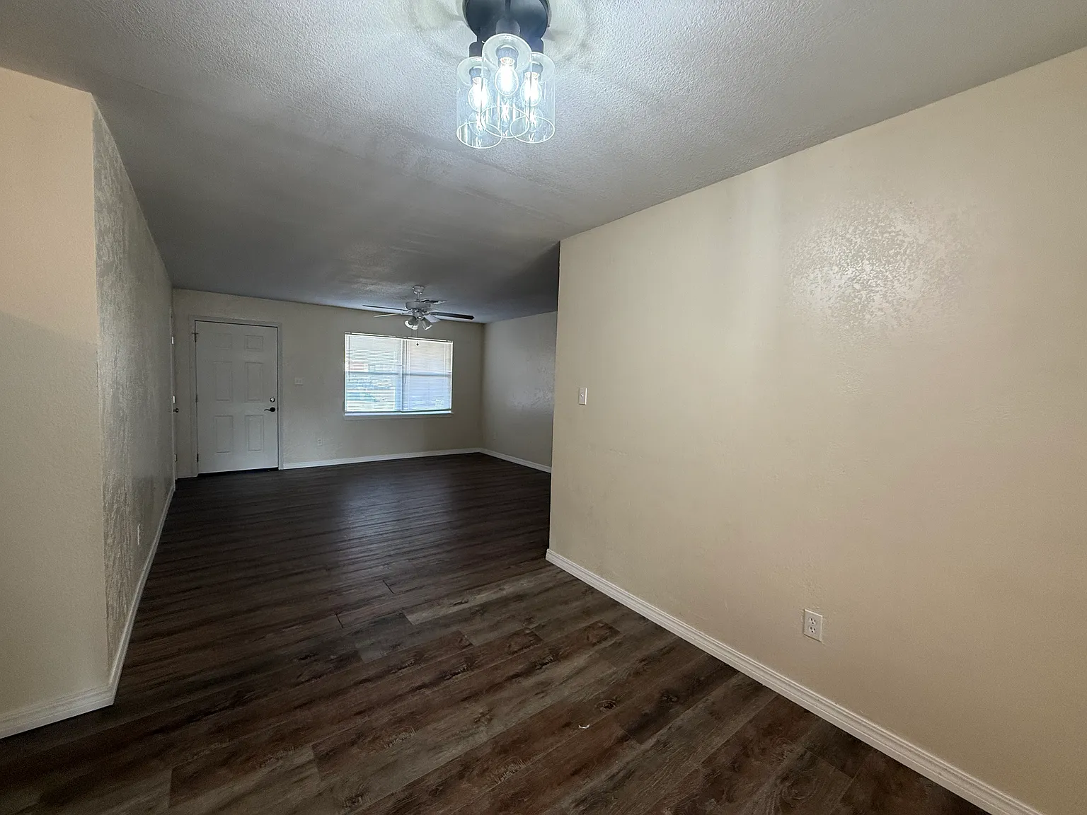 3 bed, 1.5 bath, 1440 sqft, $1,100 — Photo 3