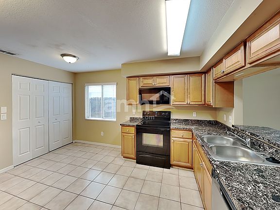 4th image of 4762 Silver Heron Dr