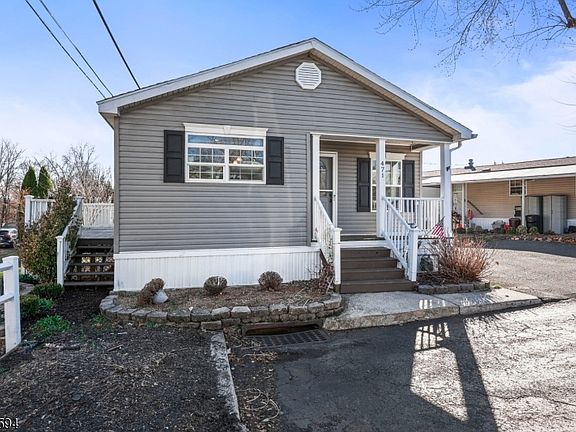 3rd image of 471 Kenbury Rd