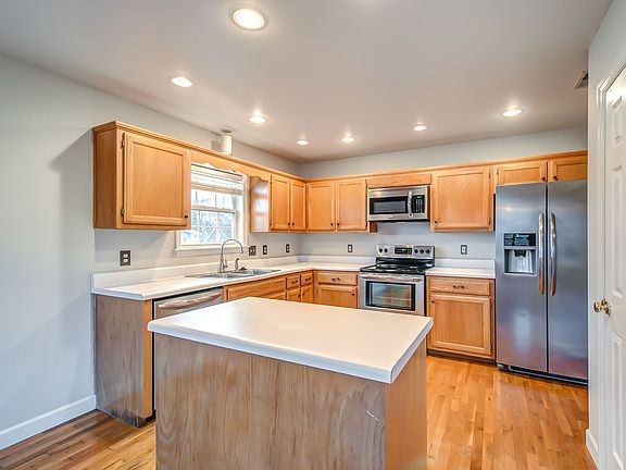 5th image of 2570 Milton Ln