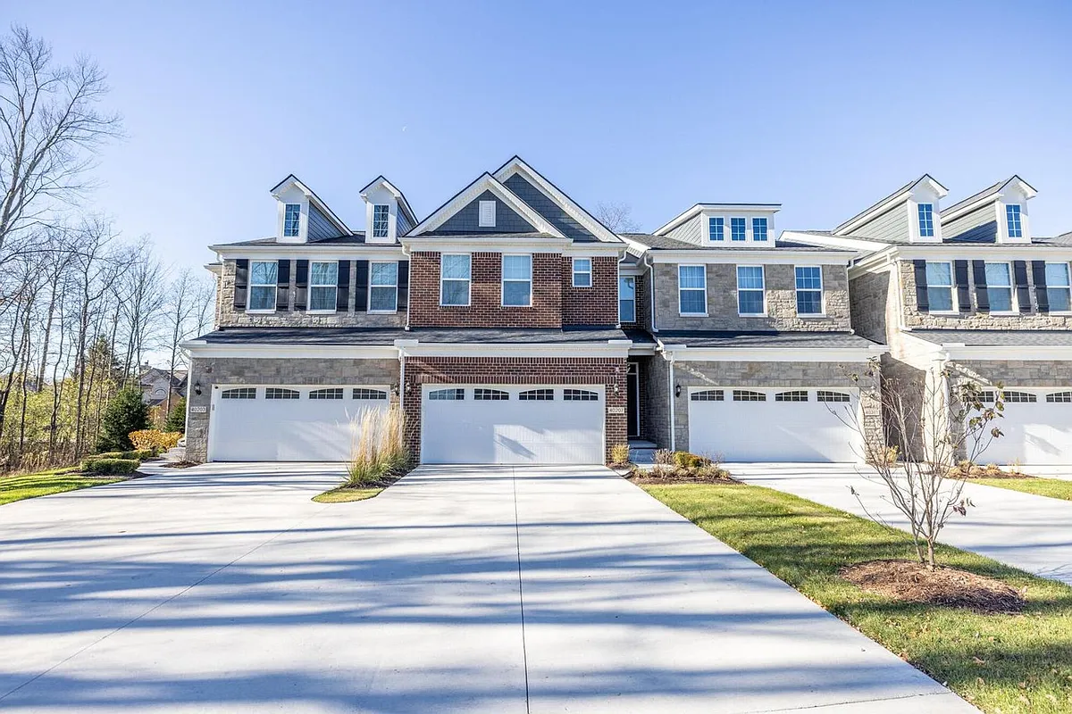 Building Photo - 40207 Premier Dr
