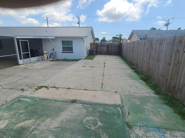 1815 N Banana River Dr — Photo 37