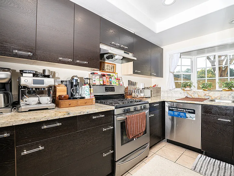 2604 N Tustin Ave #D — Photo 23