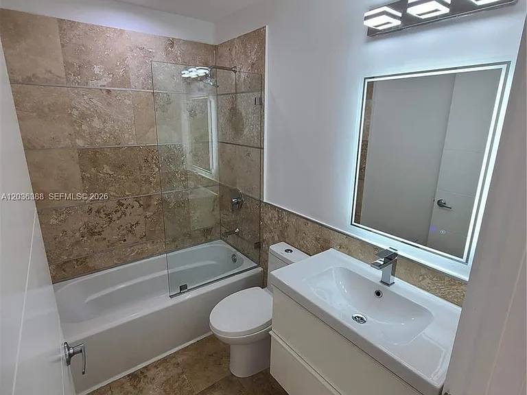 825 Michigan Ave #3 — Photo 41