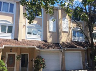 63 Sandywood Ln, Staten Island, NY 10309