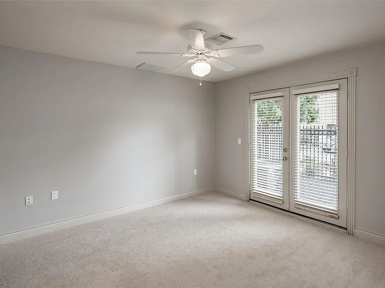 315 Sandman St — Photo 42