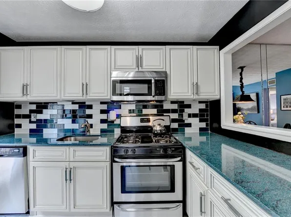 709 River Run Dr, Sandy Springs, GA 30350