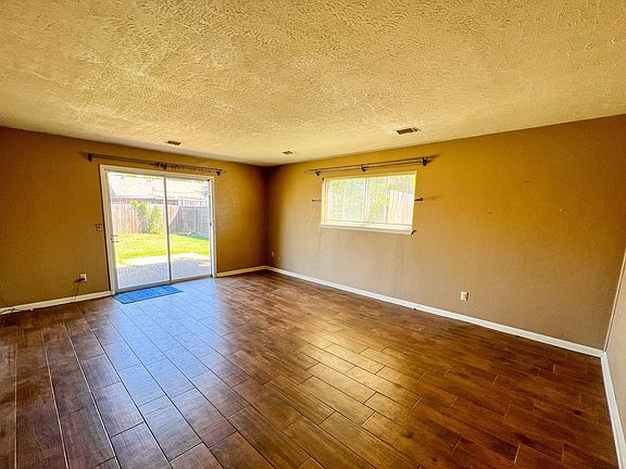 4th image of 2737 Plymouth Ln
