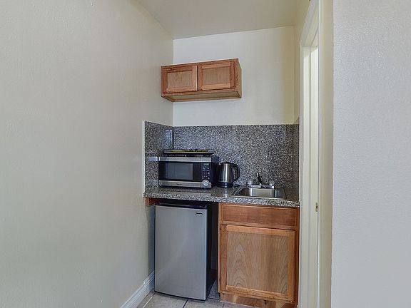 3rd image of 4905 W Adams Blvd APT 16